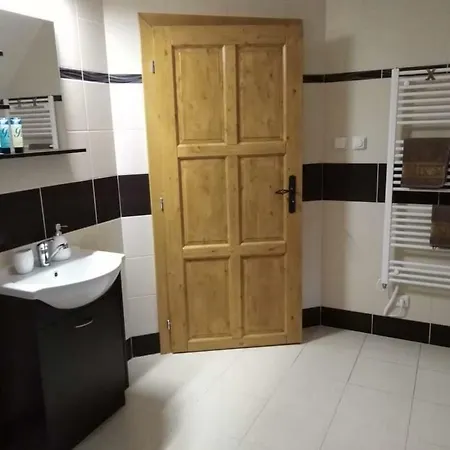 Jaktstuga Na Leskove *