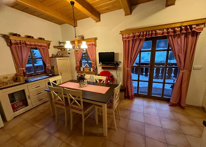 Na Leskove 山林小屋 *