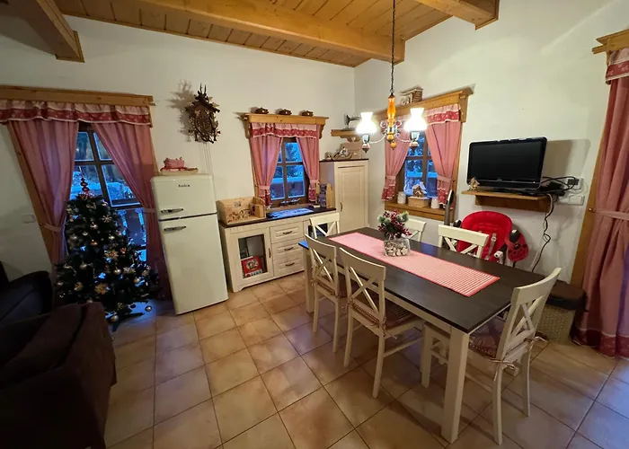 Na Leskove 山林小屋 *